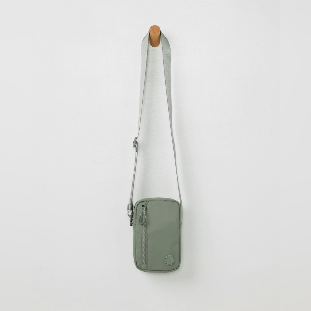 Vuori All Around Crossbody Bag Laurel BNWT